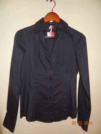Camisa italiana marinho com detalhes,tamM-R$80,00